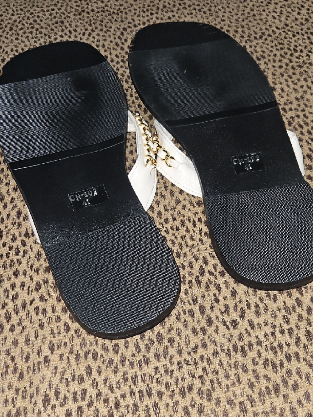CHANEL White Thong Sandals with Gold Chain Detail - Picture 11 of 11